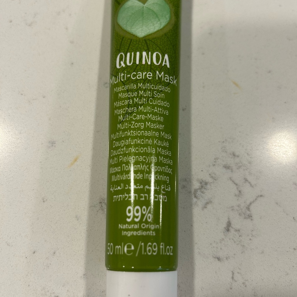 Green and White Skincare Mask with‎ Botanical Ingredients